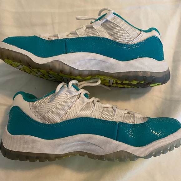 Nike Air Jordan 11 Retro Low in color Aqua Safari size 1.5 kids - Picture 5 of 6